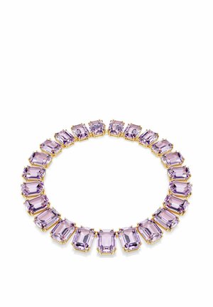 Collier en pierres précieuses violettes avec des pierres taillées en rectangle, serties en or et disposées en cercle, avec une finition lisse et polie.