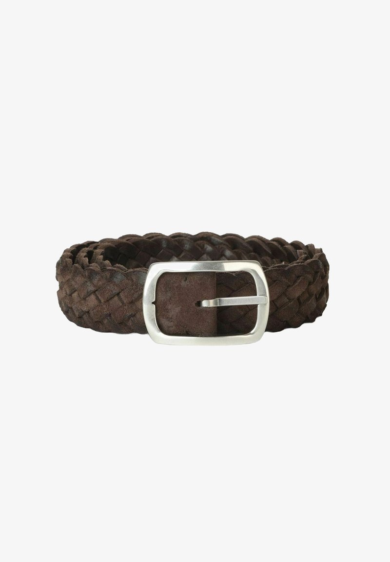 Cintura in pelle intrecciata marrone con fibbia rettangolare in metallo argento, caratterizzata da una finitura testurizzata e un design intrecciato.