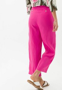 BRAX Kalhoty - pink