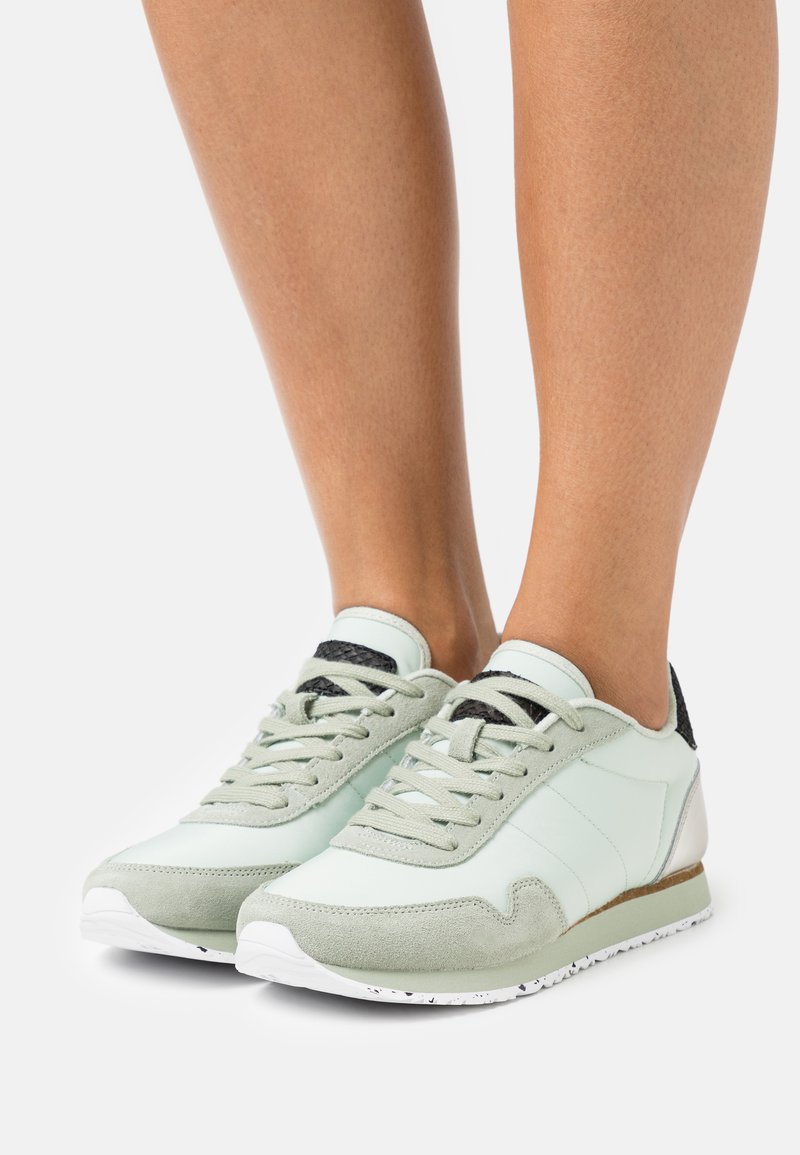 Woden NORA III - Sapatilhas - desert sage