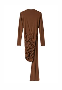 Braunes Langarmkleid mit gerafftem Rückendetail und asymmetrischem Saum, aus einem glatten, dehnbaren Stoff gefertigt.