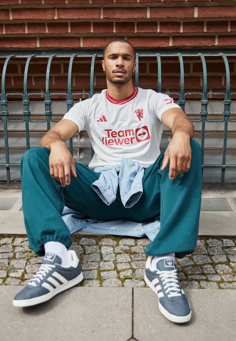 adidas man utd 3rd kit