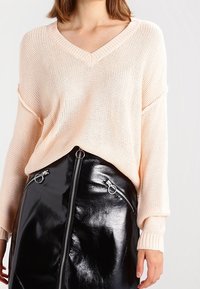 Noisy May Sweter
