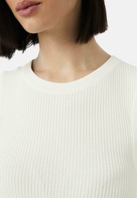 comma   SLIM FIT biały