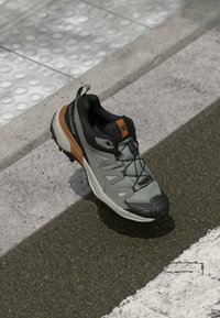 Salomon X ULTRA 360 GTX - Pantofi drumeție - wrought iron/sedona sage/sierra