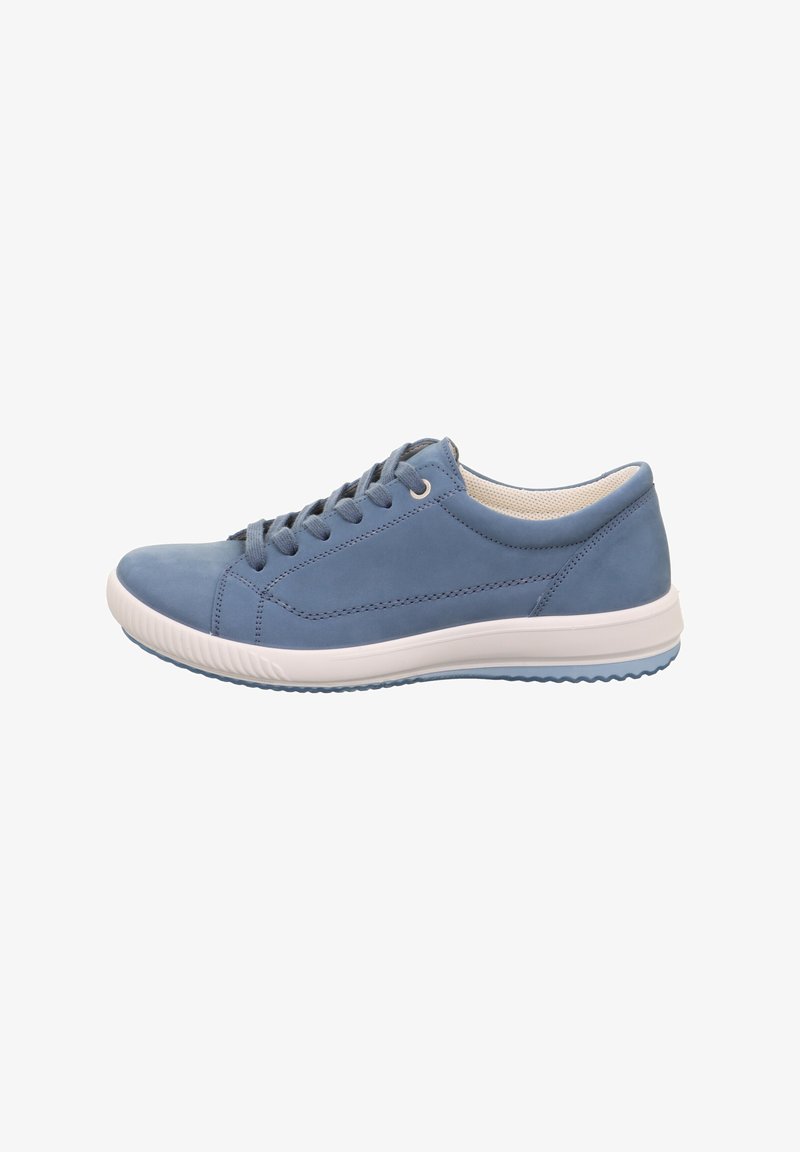Blauwe leren sneaker met een ronde neus, vetersluiting, witte rubberen zool en een gladde textuur. Beschikt over subtiele stiksels.