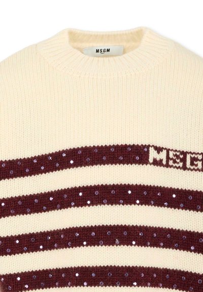 Maglione in maglia crema con strisce orizzontali bordeaux decorate con piccole paillettes e logo MSGM sul petto.