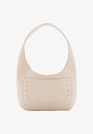 Beige leren schoudertas met een gebogen vorm, voorzien van een gladde textuur, een voorvak en metallic accenten langs de randen.