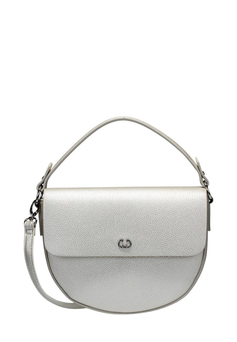 Borsa in pelle texture argento con forma arrotondata, chiusura a patta e due opzioni di trasporto: manico corto superiore e tracolla staccabile.