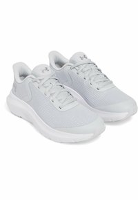 Baskets de sport grises avec une tige en mesh texturé, un col rembourré et une semelle amortissante. Caractéristiques : lacets plats et accents de marque en gris.