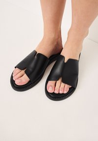 Tamaris - Mules - black Thumbnail Image 1