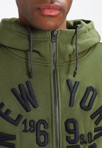 s.Oliver Sudadera con cremallera - olive