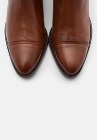 Bianco BIACAROL - Boots à talons - cognac