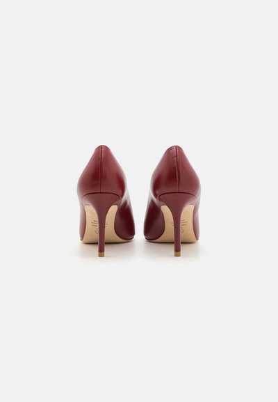 Stuart Weitzman - Szpilki