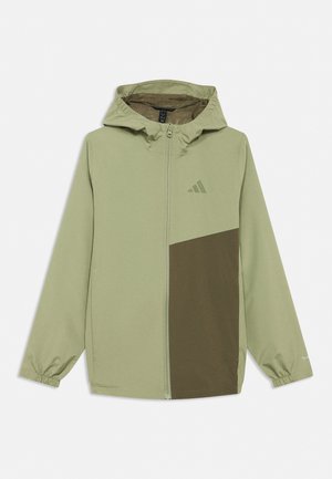 Ανοιχτοπράσινο φούτερ με κουκούλα και φερμουάρ, με ελαστικά μανσέτα και σκούρο πράσινο ορθογώνιο λογότυπο στο κάτω δεξί μέρος.