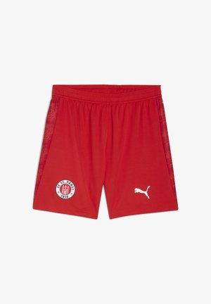 Czerwone szorty sportowe z elastycznym pasem, z logo FC St. Pauli oraz białym logo Pumy. Panel boczny ma teksturowany wzór.