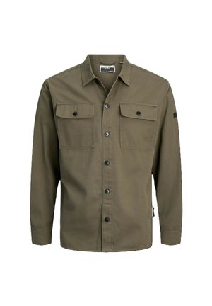 Camisa de manga larga color verde oliva, hecha de un tejido resistente, con cierre de botones en la parte delantera, dos bolsillos en el pecho con solapas y dobladillo recto.