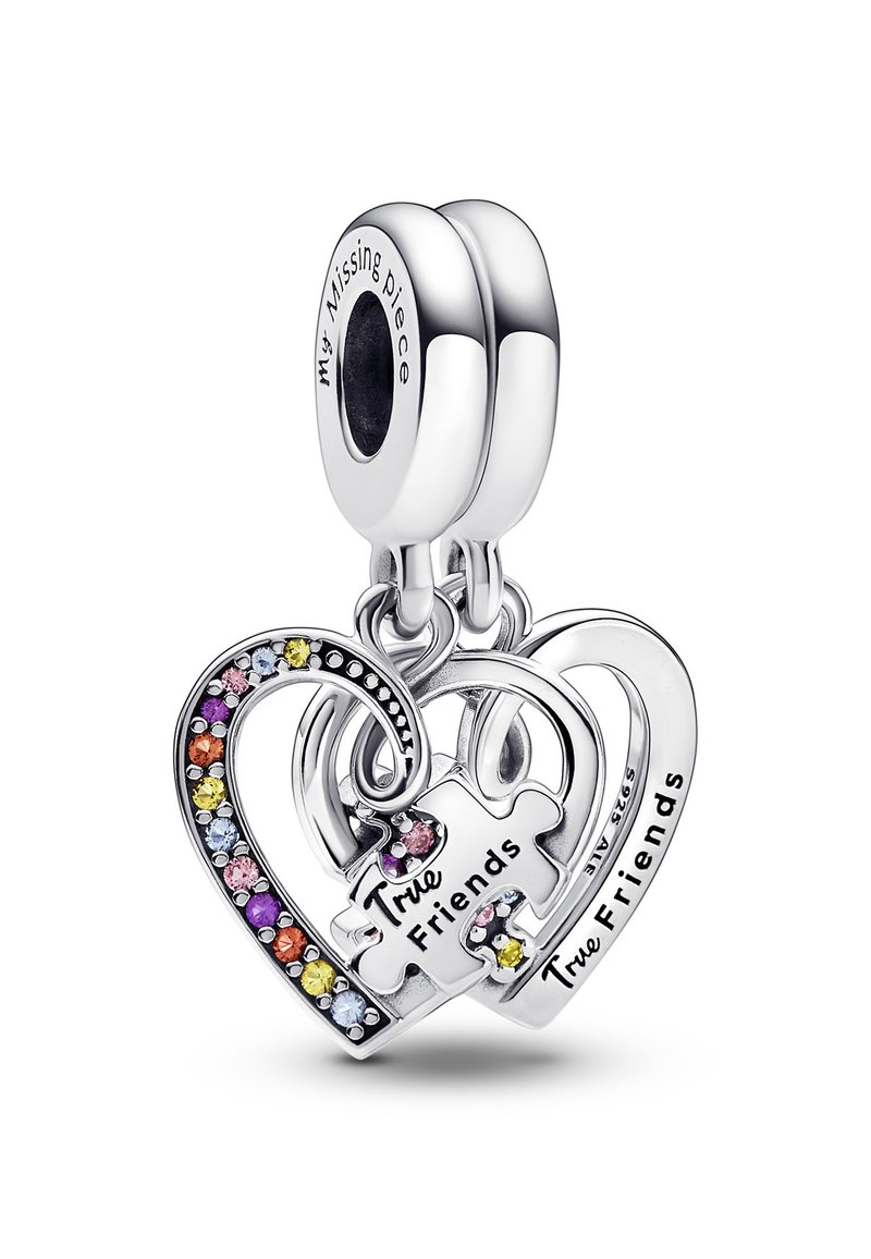 Charm en argent sterling représentant deux cœurs entrelacés, orné de pierres colorées et gravé "Vrais Amis". Accents texturés tout au long.