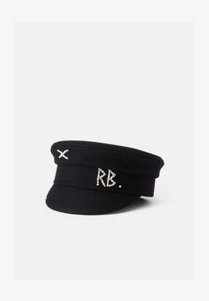Melna vilnas militārā stila cepure ar dekoratīvām baltām rhinestones, kas veido "X" un "RB." izšuvumus uz priekšpuses.