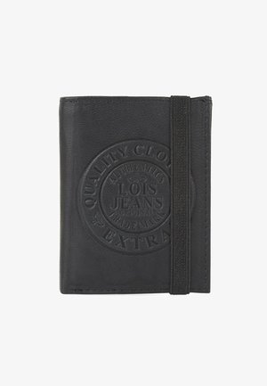 Cartera de cuero negra con banda elástica, con un logotipo redondo en relieve que dice "Lois Jeans Original Trademark Quality Clothing Extra".