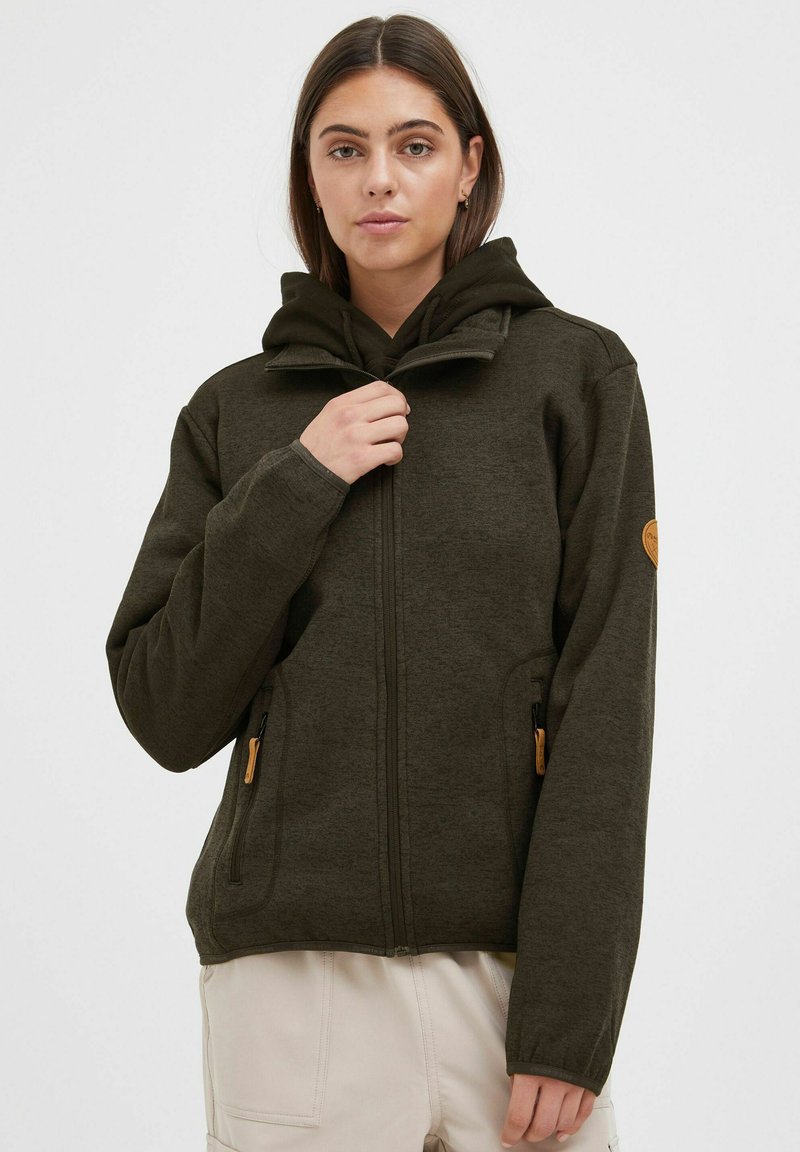 Temnozelen zip-up jopič s kapuco, ki ima dva sprednja žepa, elastične manšete in teksturirano tkanino. Rjav logotip na rokavu.