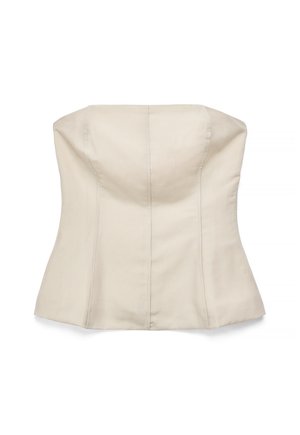 Beżowy gorsetowy top bez ramiączek z wyraźnymi przeszyciami i dopasowaną sylwetką, prezentowany na białym tle.