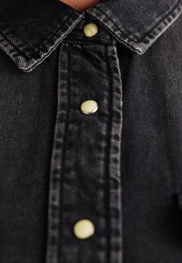 ONLY Carmakoma CARBROADWAY - Πουκαμίσα με κουμπιά - washed black