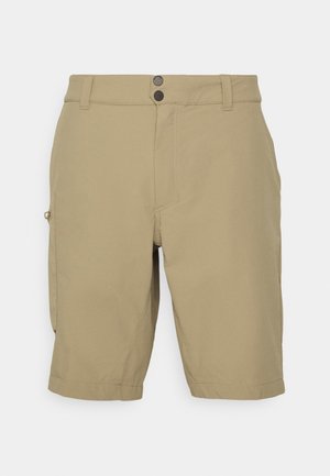 Beżowe szorty z lekkiego materiału, z dwoma przednimi kieszeniami, boczną kieszenią cargo oraz zapięciem na guzik z szlufkami na pasek.
