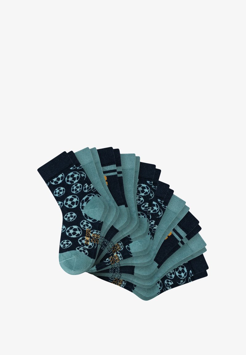 Neun Paar Crew-Socken mit einem navyblauen Grundton, verziert mit türkisfarbenen Fußball-Mustern und gestreiften Akzenten am Bündchen.