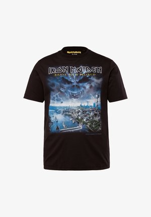 Černé bavlněné tričko s grafickou potiskem městské krajiny s lebkou, logem „Iron Maiden“ a textem „Brave New World“ v žluté barvě.