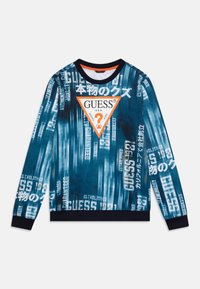 Sudadera gráfica azul con mangas largas, que presenta un logotipo triangular naranja, patrones de texto en negrita y un cuello y puños acanalados.