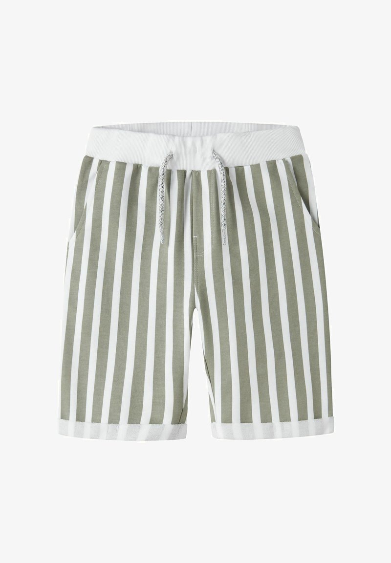 Shorts mi-longueur aux genoux avec des rayures verticales blanches et olive, taille élastique blanche, cordon de serrage et poches latérales.