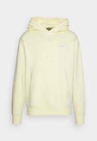 Gul hoodie i mjukt tyg med en framficka och dragsko i huvan. Nike-logotypen är broderad i vitt på bröstet.