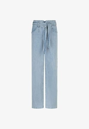 Lichtblauwe denim jeans met hoge taille en rechte pijpen, voorzien van voorzakken en een bijpassende stoffen riem die in de taille is gestrikt.