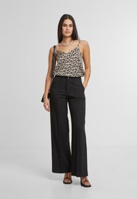 Urban Classics SLIP - Top - leo