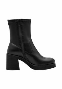 Bottine en cuir noir avec fermeture éclair latérale, talon bloc et bout arrondi, présentée de profil sur un fond blanc.