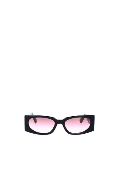 Occhiali da sole neri rettangolari con lenti rosa. Presentano una montatura spessa e bordi distintivi e affilati; hardware minimale visibile.