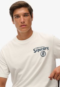 Superdry & Co TOKYO NARRATIVE LOOSE - T-shirt print - bone white