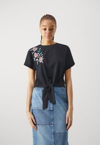 YAS YASFABIAN KNOT TEE - Printtipaita - black