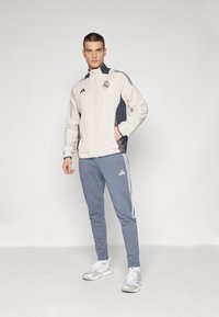 adidas Performance REAL MADRID EU PRESENTATION JACKET - Squadra - putty mauve/dark grey/charcoal