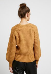 Vero Moda Neule - mottled light brown
