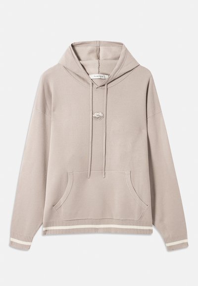 Hellbeige Kapuzensweatshirt mit Fronttasche, Kordelzügen, gerippten Bündchen und Saum, mit cremefarbenen Streifen und einem kleinen gestickten Logo auf der Brust.