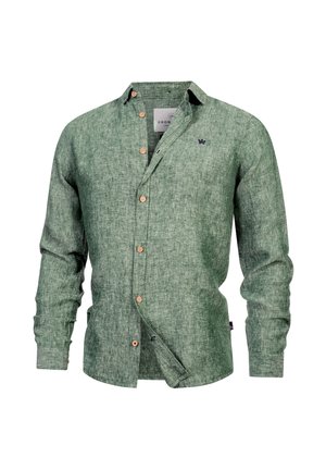 Langærmet grøn linnedskjorte med knapper i brunt, lille broderet logo på venstre bryst og krave, vist på hvid baggrund.