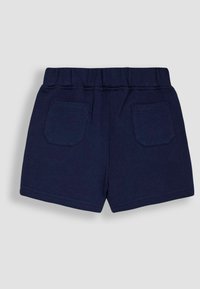 Shorts en coton bleu marine avec une taille élastique, deux poches arrière et une texture lisse. Design simple et longueur mi-cuisse.