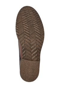 Semelle en caoutchouc avec une finition texturée marron. Présente un motif de semelle géométrique pour une meilleure adhérence, avec une transition vers un bord lisse.