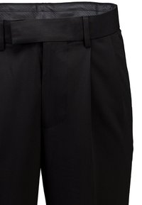 Sorte bukser med en glat tekstur, flad front, bæltestropper og et diskret sidelomme-design.