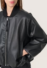 Soaked in Luxury Bomberjakke - black