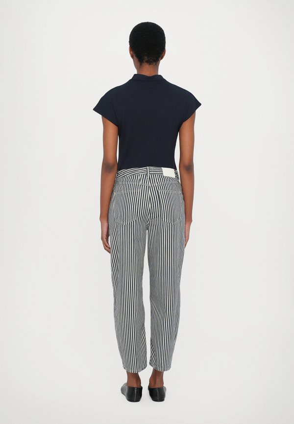 STOVER - Straight leg jeans2