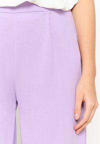 LolaLiza LOOSE-FITTING - Hlače - lilac bright
