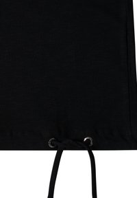 Bas de vêtement noir à cordon de serrage, avec un tissu texturé, des œillets en métal et un lien en boucle pour ajuster la taille. Design simple et fonctionnel.